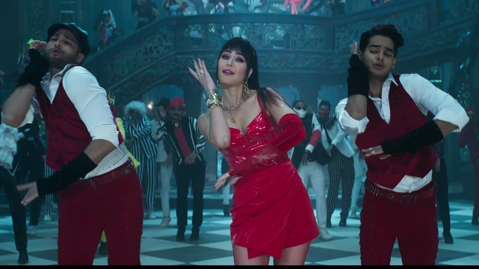 Phone Bhoot song Kinna Sona: Katrina Kaif slays, dances with Ishaan and  Siddhant | Bollywood - Hindustan Times