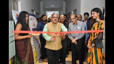 AKTU VC Professor Pradeep Kumar Mishra (centre) inaugurating the United Incubation Hub at UIT, Prayagraj (HT PHOTO)
