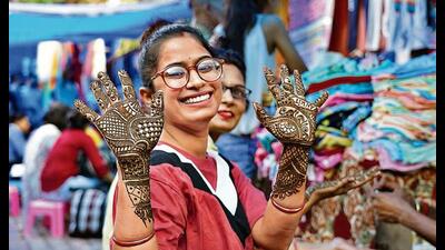 Delhi women are happy to celebrate Karwa Chauth with the same excitement and enthusiasm as the pre-pandemic times. (Photo: Gokul VS/ HT)