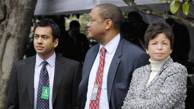 Kal Penn (L) joins fellow White House staff members at the annual Easter Egg Roll at the White House in Washington on April 13, 2009. (Jonathan Ernst/REUTERS) Kal Penn (L) joins fellow White House staff members at the annual Easter Egg Roll at the White House in Washington on April 13, 2009. (Jonathan Ernst/REUTERS)