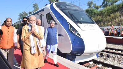 Prime Minister Narendra Modi, Himachal Pradesh governor Rajendra Arlekar, chief minister Jai Ram Thakur and Union railway minister Ashwini Vaishnaw at flagging-off ceremony of the fourth Vande Bharat Express from Amb Andaura to New Delhi. (HT Photo) Prime Minister Narendra Modi, Himachal Pradesh governor Rajendra Arlekar, chief minister Jai Ram Thakur and Union railway minister Ashwini Vaishnaw at flagging-off ceremony of the fourth Vande Bharat Express from Amb Andaura to New Delhi. (HT Photo)
