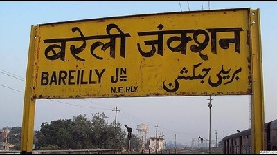 Two dead, three injured as car crashes into roadside kiosk in Bareilly (file)