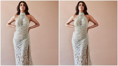 Keerthy’s fashion diaries are goals. A few days back, the actor looked every bit stunning in a white laced sequin gown. (Instagram/@keerthysureshofficial)