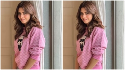 Aamna’s fashion diaries in pink are a mood. Here's a picture of the actor decked up in a pretty pink sweatshirt. (Instagram/@aamnasharifofficial) Aamna’s fashion diaries in pink are a mood. Here's a picture of the actor decked up in a pretty pink sweatshirt. (Instagram/@aamnasharifofficial)