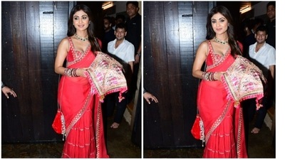 Shilpa Shetty was spotted outside Sunita Kapoor's residence in a red sheer saree paired with a sleeveless brocade blouse. (HT Photo/Varinder Chawla) Shilpa Shetty was spotted outside Sunita Kapoor's residence in a red sheer saree paired with a sleeveless brocade blouse. (HT Photo/Varinder Chawla)
