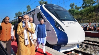 Prime minister Narendra Modi with railways minister Ashwini Vaishnaw, Himachal Pradesh governor Rajendra Arlekar and Himachal Pradesh chief minister Jai Ram Thakur. (PTI) Prime minister Narendra Modi with railways minister Ashwini Vaishnaw, Himachal Pradesh governor Rajendra Arlekar and Himachal Pradesh chief minister Jai Ram Thakur. (PTI)