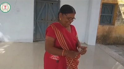 The image, taken from the Twitter video, shows the elderly woman with a spinning top while taking part in Chhattisgarhiya Olympics. (Twitter/@ChhattisgarhCMO)