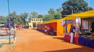 Already seven days in, the 10-day 12th National Craft Mela at Kalagram is yet to see the rousing footfall it was familiar with before the Covid-19 pandemic struck. (HT Photo) Already seven days in, the 10-day 12th National Craft Mela at Kalagram is yet to see the rousing footfall it was familiar with before the Covid-19 pandemic struck. (HT Photo)