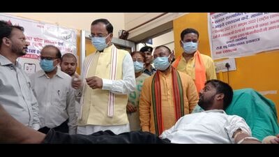 Deputy CM Keshav Prasaad Maurya at Beli Hospital on Thursday . (HT photo) Deputy CM Keshav Prasaad Maurya at Beli Hospital on Thursday . (HT photo)