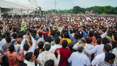 A large number of people attending Samajwadi Party founder Mulayam Singh Yadav’s funeral in Saifai on October 11. (PTI PHOTO) A large number of people attending Samajwadi Party founder Mulayam Singh Yadav’s funeral in Saifai on October 11. (PTI PHOTO)
