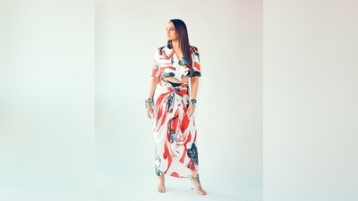Sonakshi Sinha teamed her look with clear strap heels. She accessorised her outfit with boho-inspired jewellery. (Instagram/@aslisona) Sonakshi Sinha teamed her look with clear strap heels. She accessorised her outfit with boho-inspired jewellery. (Instagram/@aslisona)