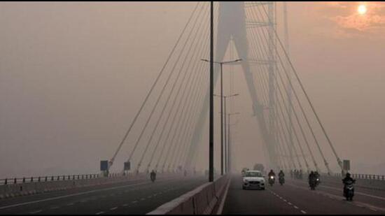 New Delhi: The sun is vaguely seen behind the Signature Bridge amid heavy smog, in New Delhi, Friday, Nov. 15, 2019. A thick layer of toxic smog engulfed Delhi as the pollution level continued to remain in the 'severe' category for the fourth consecutive day. (PTI Photo)(PTI11_15_2019_000060B) (PTI) New Delhi: The sun is vaguely seen behind the Signature Bridge amid heavy smog, in New Delhi, Friday, Nov. 15, 2019. A thick layer of toxic smog engulfed Delhi as the pollution level continued to remain in the 'severe' category for the fourth consecutive day. (PTI Photo)(PTI11_15_2019_000060B) (PTI)