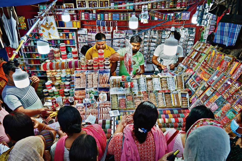For many, who are celebrating their first Karwa Chauth, the day became a lot more special sans Covid curbs. (Photo: Gokul VS/ HT)