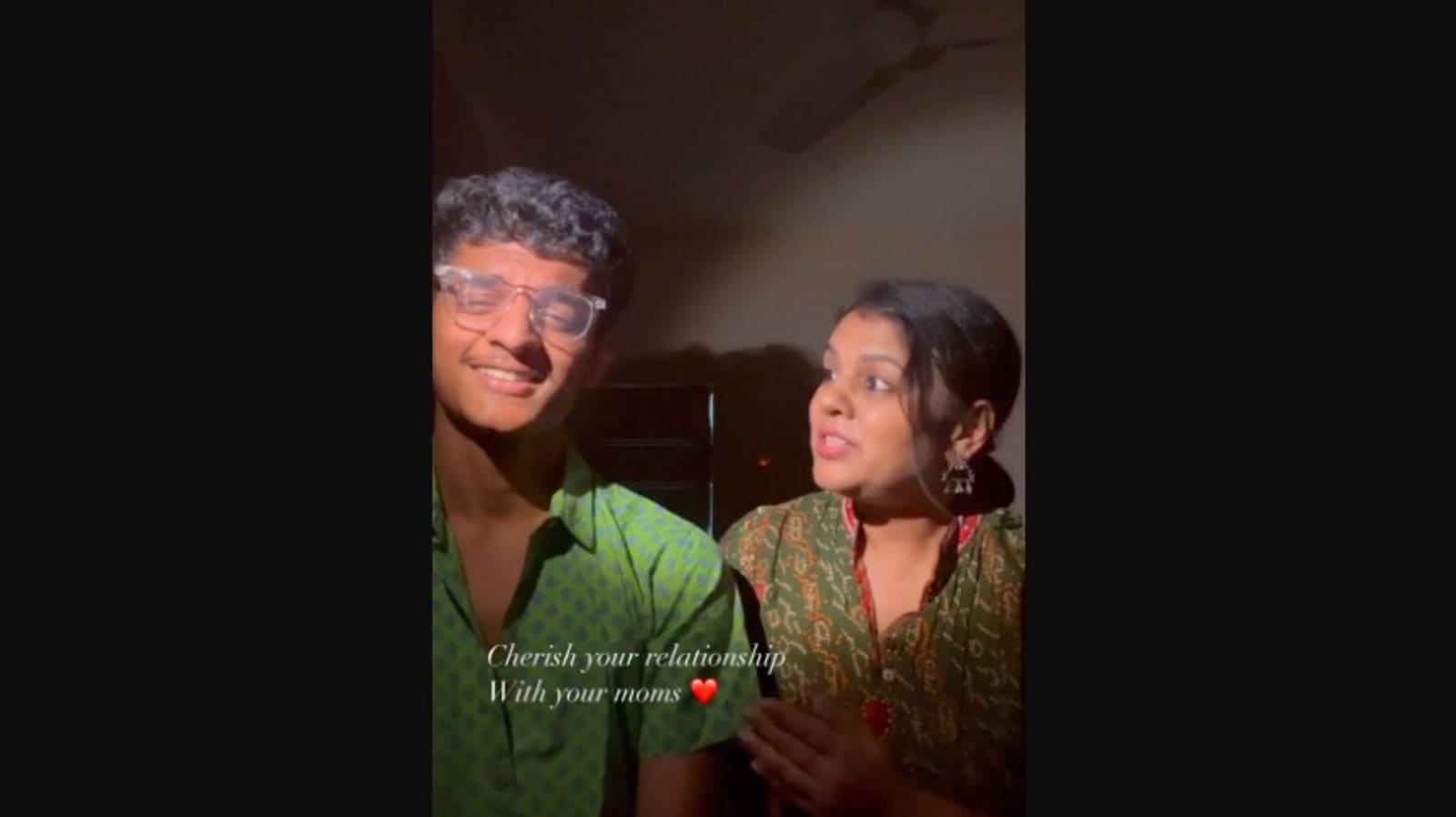 mom-and-son-s-mashup-of-aaoge-jab-tum-with-rahe-na-rahe-hum-is-simply-soulful-watch