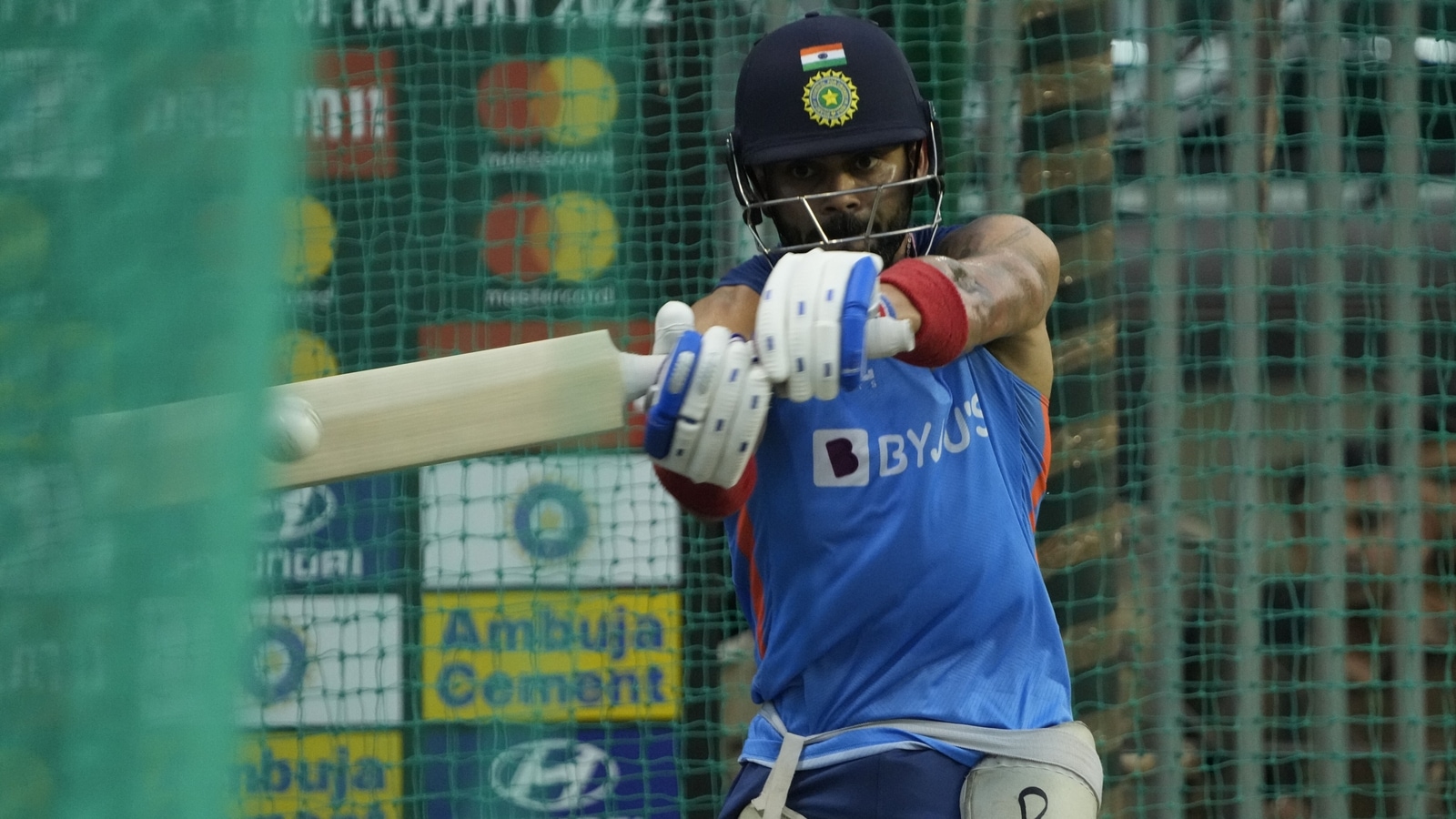 watch-jab-hooda-aa-jayega-virat-kohli-reacts-after-india-staff-says-your-time-is-up-at-nets