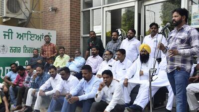 MC Safai Karamchari union members holding protest against MC authorities at Zone-D MC office in Ludhiana. (Harvinder Singh/HT)