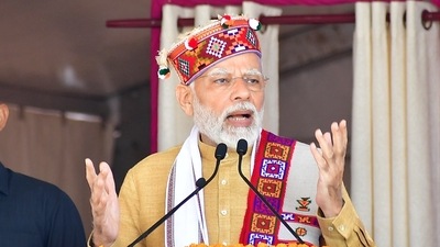 Prime Minister Narendra Modi addresses a public rally in Una on Thursday. (HT Photo) Prime Minister Narendra Modi addresses a public rally in Una on Thursday. (HT Photo)