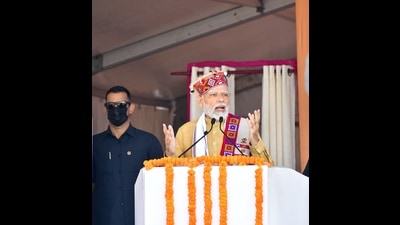 Prime Minister Narendra Modi addresses a public rally in Una on Thursday. (HT Photo) Prime Minister Narendra Modi addresses a public rally in Una on Thursday. (HT Photo)