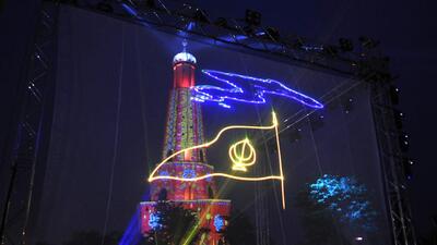A laser show on the life of Baba Banda Singh Bahadur being showcased at his namesake memorial at Chappar Chirri, Mohali. (Gurminder Singh/HT)