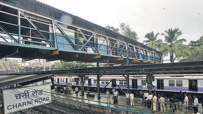 Mumbai - 25th June 2010 - The foot over bridge at Charni Road railway station was closed for passengers for two hours in the morning after a beam of the bridge collapsed - HT Photo by Anshuman Poyrekar (Hindustan Times) Mumbai - 25th June 2010 - The foot over bridge at Charni Road railway station was closed for passengers for two hours in the morning after a beam of the bridge collapsed - HT Photo by Anshuman Poyrekar (Hindustan Times)
