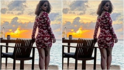“Catch the glimpse,” wrote Hina as she posed with the backdrop of a sunset and the blue waters of the sea. (Instagram/@realhinakhan) “Catch the glimpse,” wrote Hina as she posed with the backdrop of a sunset and the blue waters of the sea. (Instagram/@realhinakhan)