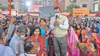 Delhi chief minister Arvind Kejriwal participates in community Chhath Puja celebrations at Kidwai Nagar in 2021. (HT Photo) Delhi chief minister Arvind Kejriwal participates in community Chhath Puja celebrations at Kidwai Nagar in 2021. (HT Photo)
