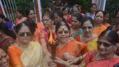 Thane, India - October 14, 2022: Shiv Sena (Uddhav Balasaheb Thackeray) leader Anita Birje along with women workers of the party leave for Matoshree carrying the flaming torch in a bus, the new party symbol, in Thane, Mumbai, India, on Friday, October 14, 2022. (Praful Gangurde/HT Photo) (HT PHOTO) Thane, India - October 14, 2022: Shiv Sena (Uddhav Balasaheb Thackeray) leader Anita Birje along with women workers of the party leave for Matoshree carrying the flaming torch in a bus, the new party symbol, in Thane, Mumbai, India, on Friday, October 14, 2022. (Praful Gangurde/HT Photo) (HT PHOTO)