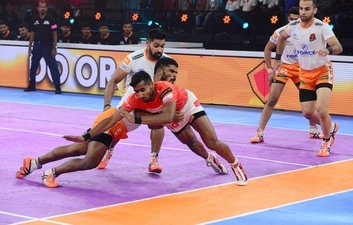 Gujarat took their first victory of the season. (Pro Kabaddi) Gujarat took their first victory of the season. (Pro Kabaddi)