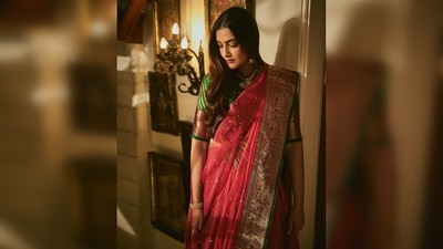 Sonam Kapoor picked the aesthetic staircase of her father Anil Kapoor's Juhu house as the location for her photoshoot. (Instagram/@sonamkapoor) Sonam Kapoor picked the aesthetic staircase of her father Anil Kapoor's Juhu house as the location for her photoshoot. (Instagram/@sonamkapoor)