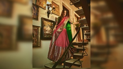 Sonam Kapoor's outfit is from the collection of designer Gaurang Shah. Her Karwa Chauth look was put together by her sister Rhea Kapoor. (Instagram/@sonamkapoor) Sonam Kapoor's outfit is from the collection of designer Gaurang Shah. Her Karwa Chauth look was put together by her sister Rhea Kapoor. (Instagram/@sonamkapoor)