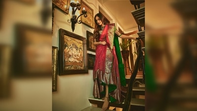 Sonam Kapoor paired her look with her mother Sunita Kapoor's traditional jewellery set. (Instagram/@sonamkapoor) Sonam Kapoor paired her look with her mother Sunita Kapoor's traditional jewellery set. (Instagram/@sonamkapoor)