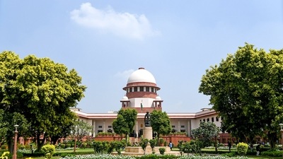 The bench held that the June 2021 order of the Gujarat high court thrust upon CWC a settlement that was to the detriment of the statutory corporation and to the advantage of a private entity. (HT_PRINT) The bench held that the June 2021 order of the Gujarat high court thrust upon CWC a settlement that was to the detriment of the statutory corporation and to the advantage of a private entity. (HT_PRINT)