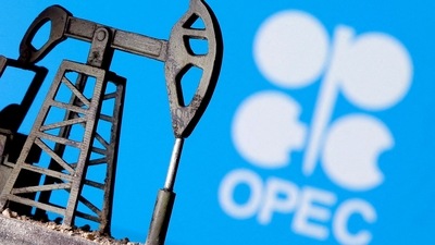 The United States presented Saudi Arabia with an analysis showing there was no market basis to lower oil production before the OPEC decision to cut output. (REUTERS)