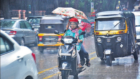 The India Meteorological Department’s weather station in Santacruz recorded 13.3mm of rainfall on Friday. (Praful Gangurde/HT Photo)