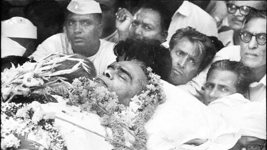12 October 1967 - Ram Manohar Lohia Body in State, Leaders Paying Homage to the Leader (HT Photo)