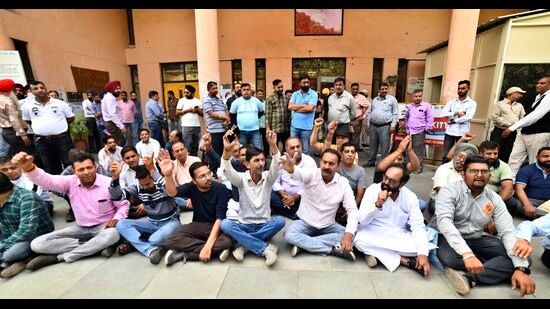 Members of the Ludhiana Fireworks Association protesting outside the deputy commissioner’s office in Ludhiana on Friday. The draw of lots has now been scheduled for Saturday. (Harvinder Singh/HT)