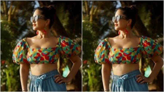 सनी के एमटीवी स्प्लिट्सविला पोशाक को बुकमार्क किया जाना है। कुछ दिनों पहले, उसने हमारे इंस्टाग्राम फीड पर एक बहुरंगी पहनावा में रंगों की बौछार डाली।(Instagram/@sunnyleone)