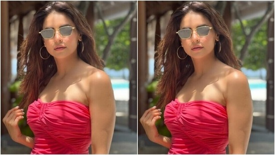 Aamna's fashion diaries are goals for us. A few days back, the actor ravishing in a short pink dress.(Instagram/@aamnasharifofficial)