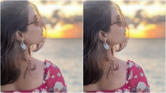 In maroon flip flops, white earrings and a sleek silver neck chain with her initial as the pendant, Hina further accessorised her look for the day.(Instagram/@realhinakhan)