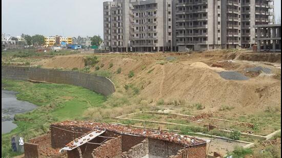 According to investigators, the Gurugram Metropolitan Development Authority (GMDA) gave permission to dig 33 metres away from the centre of the road but the digging work was conducted only 16 metres away instead. (Representative image/HT Archive) According to investigators, the Gurugram Metropolitan Development Authority (GMDA) gave permission to dig 33 metres away from the centre of the road but the digging work was conducted only 16 metres away instead. (Representative image/HT Archive)