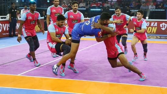Deshwal, who was in top form, earned 14 points to win, while Rahul Chaudhari, and Sunil Kumar also made useful contributions for Jaipur.(Pro Kabaddi)