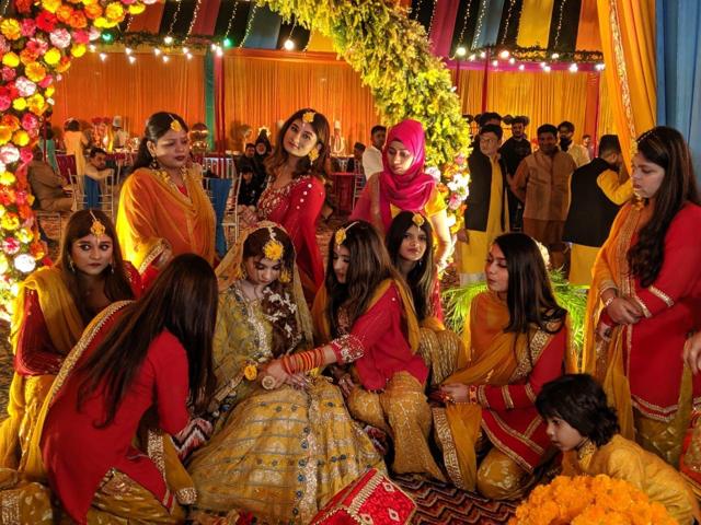 Bride Zainab Faisal and others wearing fashion designer Arshi Jamal’s dresses Bride Zainab Faisal and others wearing fashion designer Arshi Jamal’s dresses