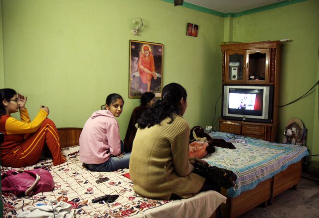 A family watching TV. (HT Photo)