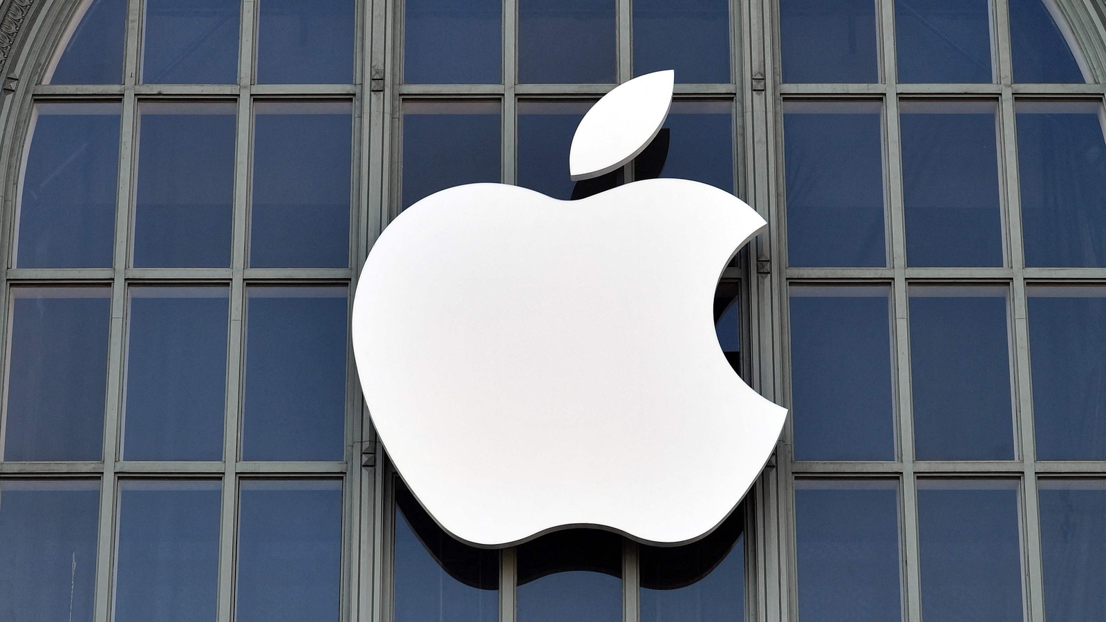 Apple's Unionized Maryland Store Files Complaint Over Benefits