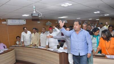 Ghaziabad, India – October 15, 2022: Ghaziabad Municipal Commissioner and Mayor hold a board meeting with fellow councilors at the Municipal Corporation auditorium, in Ghaziabad, India, on Saturday, October 15, 2022. (Photo by Sakib Ali/ Hindustan Times). Ghaziabad, India – October 15, 2022: Ghaziabad Municipal Commissioner and Mayor hold a board meeting with fellow councilors at the Municipal Corporation auditorium, in Ghaziabad, India, on Saturday, October 15, 2022. (Photo by Sakib Ali/ Hindustan Times).