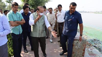 LG Saxena also ordered that the lake’s periphery be cleaned within a week in preparation for the Chhath festival later this month. (HT Photo)