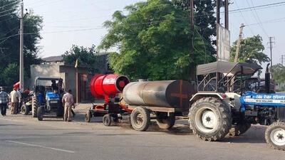 The anti-smog gun being readied for a trial run on Hambran Road in Ludhiana on Saturday. (Gurpreet Singh/Hindustan Times) The anti-smog gun being readied for a trial run on Hambran Road in Ludhiana on Saturday. (Gurpreet Singh/Hindustan Times)