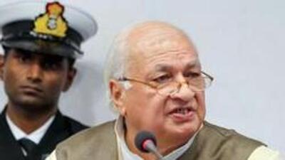 Kerala governor Arif Mohammed Khan directed that the 15 members of the senate of Kerala University shall cease to continue. (Agencies)
