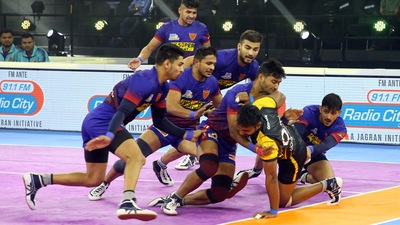 Delhi raced into a 7-point lead before the Titans could even open their account (Pro Kabaddi League) Delhi raced into a 7-point lead before the Titans could even open their account (Pro Kabaddi League)
