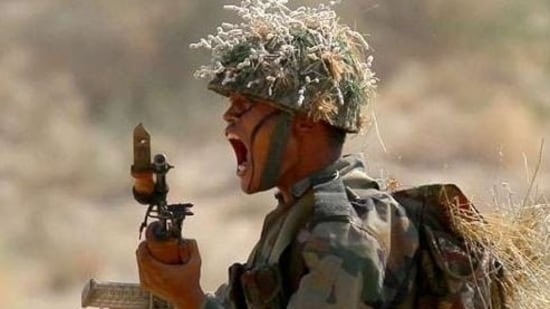 An Indian Army soldier during a military drill in Rajasthan.&nbsp;(Jasjeet Plaha/ HT File Photo)